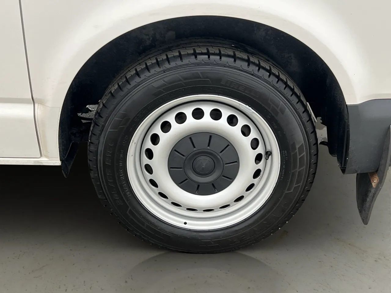 Vehicle image 33