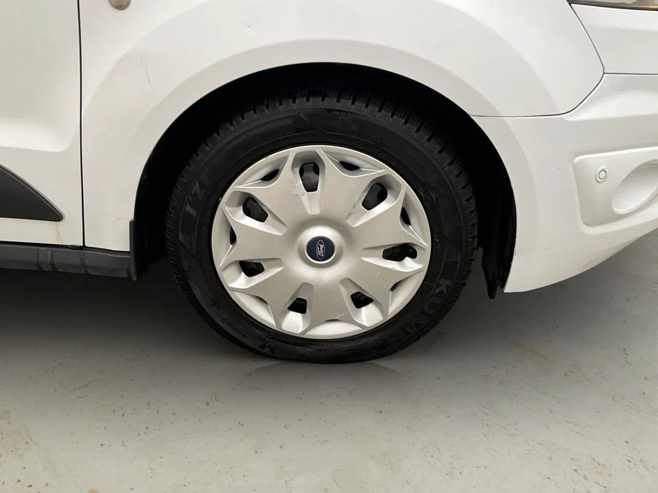 Vehicle image 28