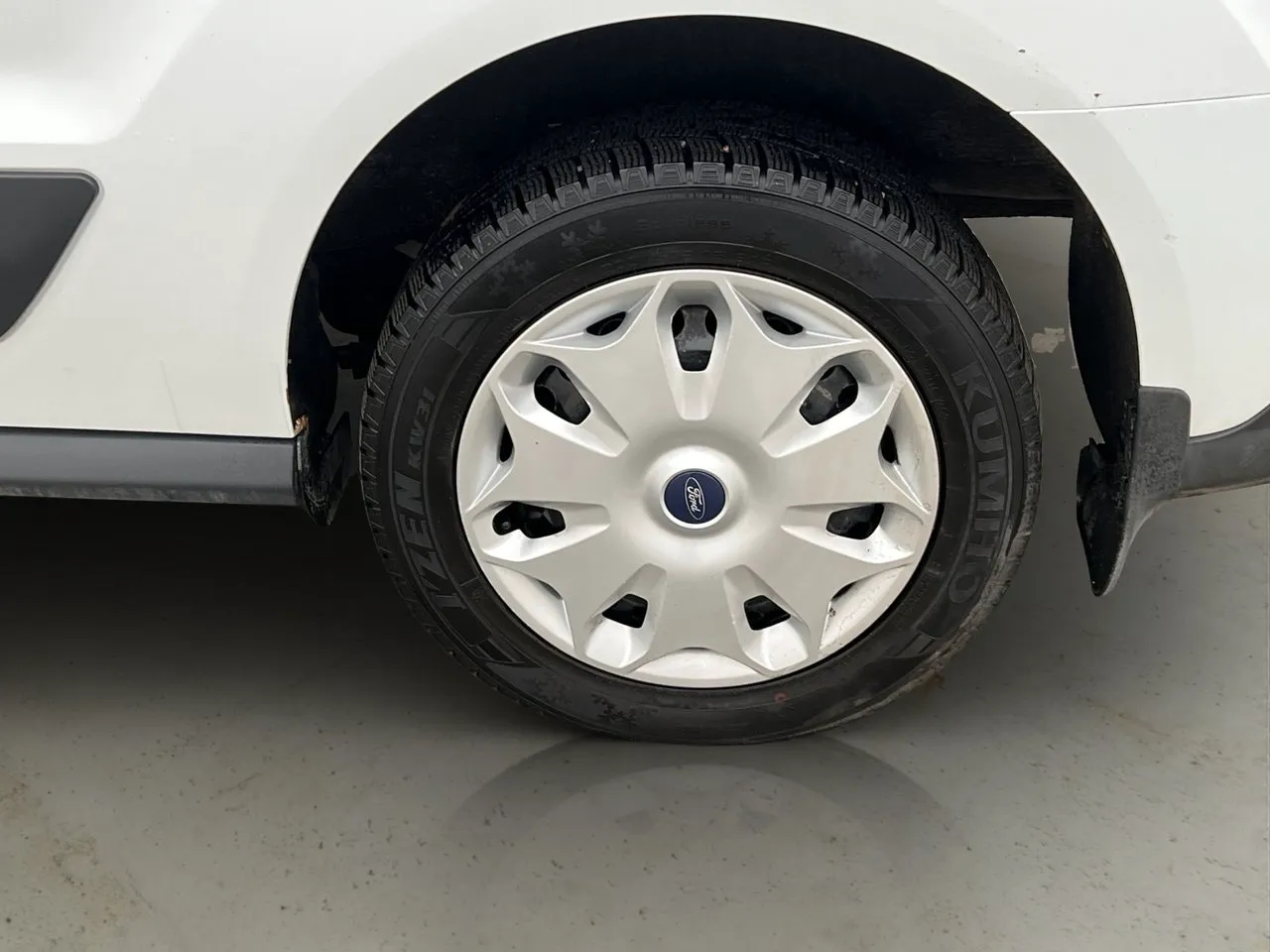 Vehicle image 26