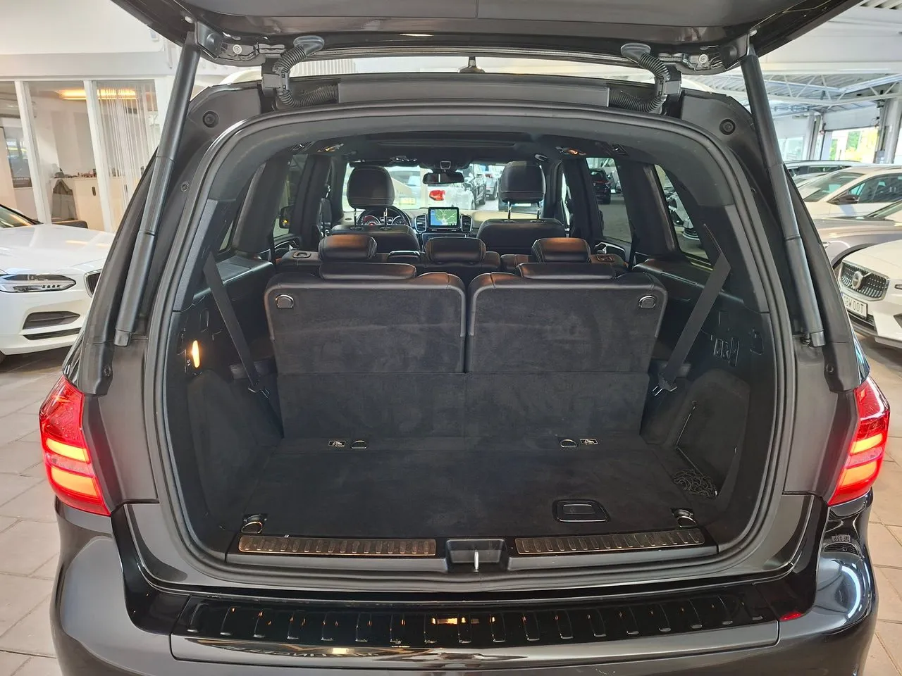 Vehicle image 14