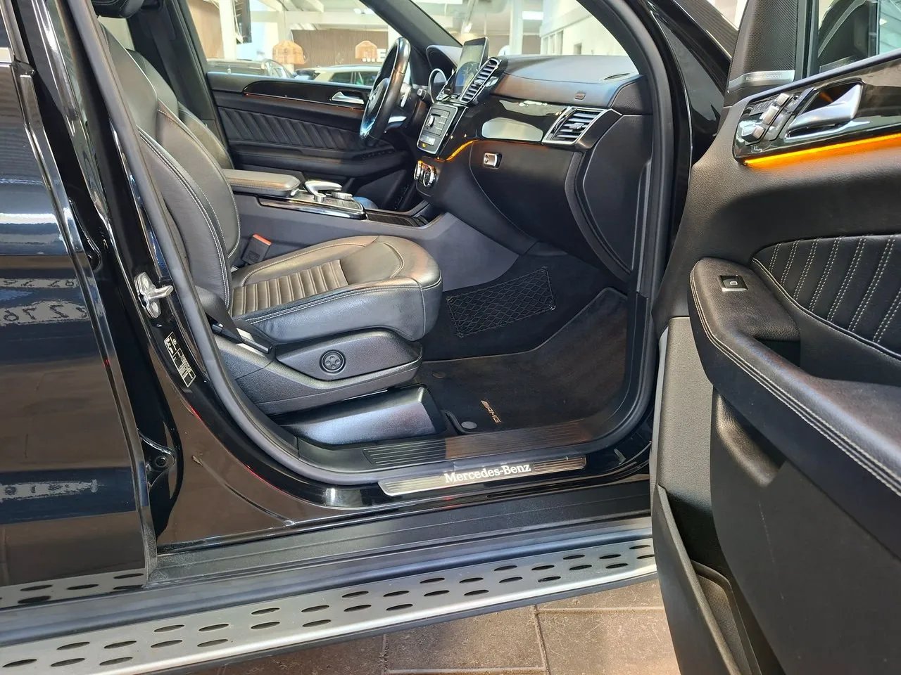 Vehicle image 6