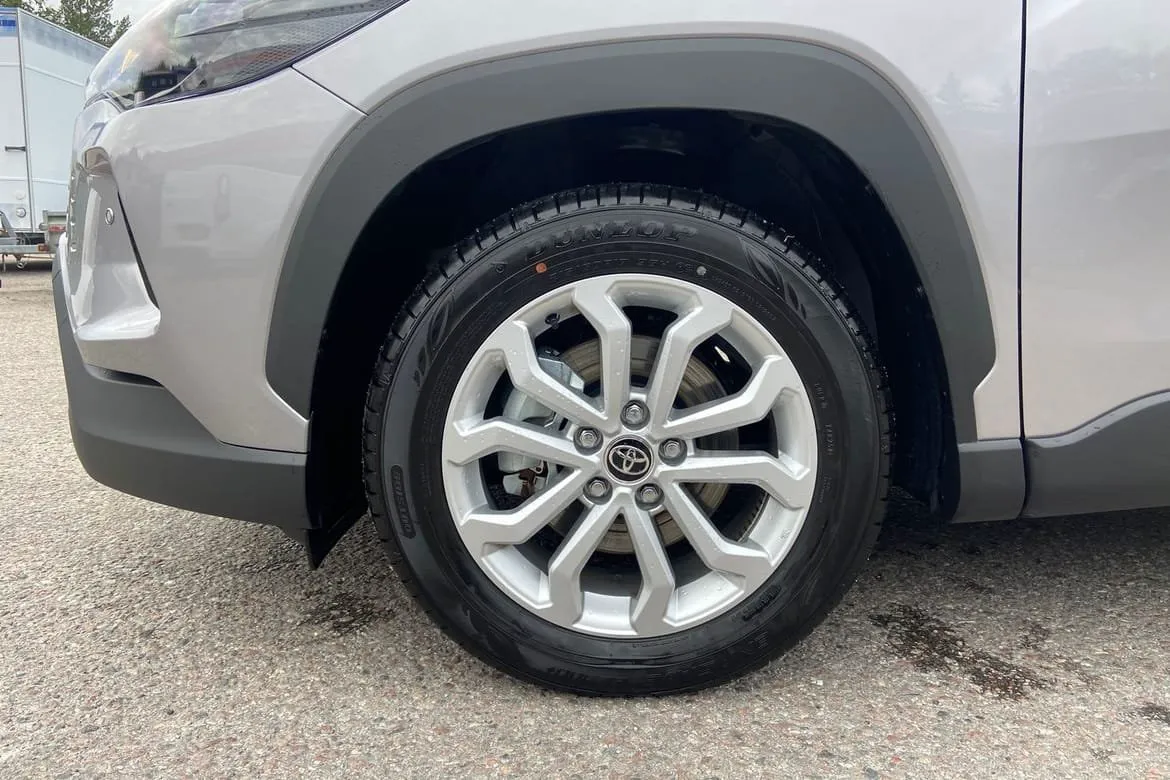 Vehicle image 16