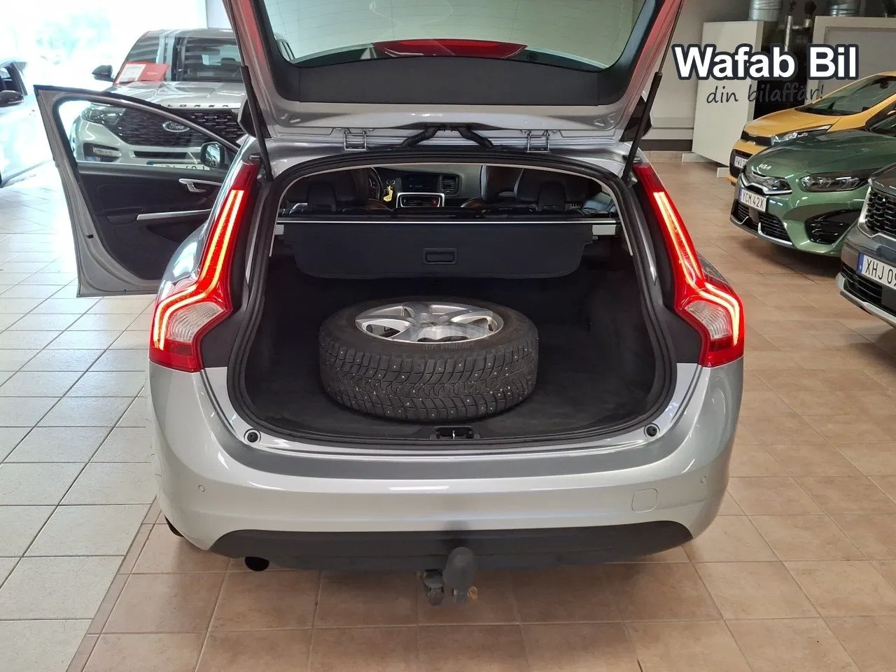Vehicle image 13