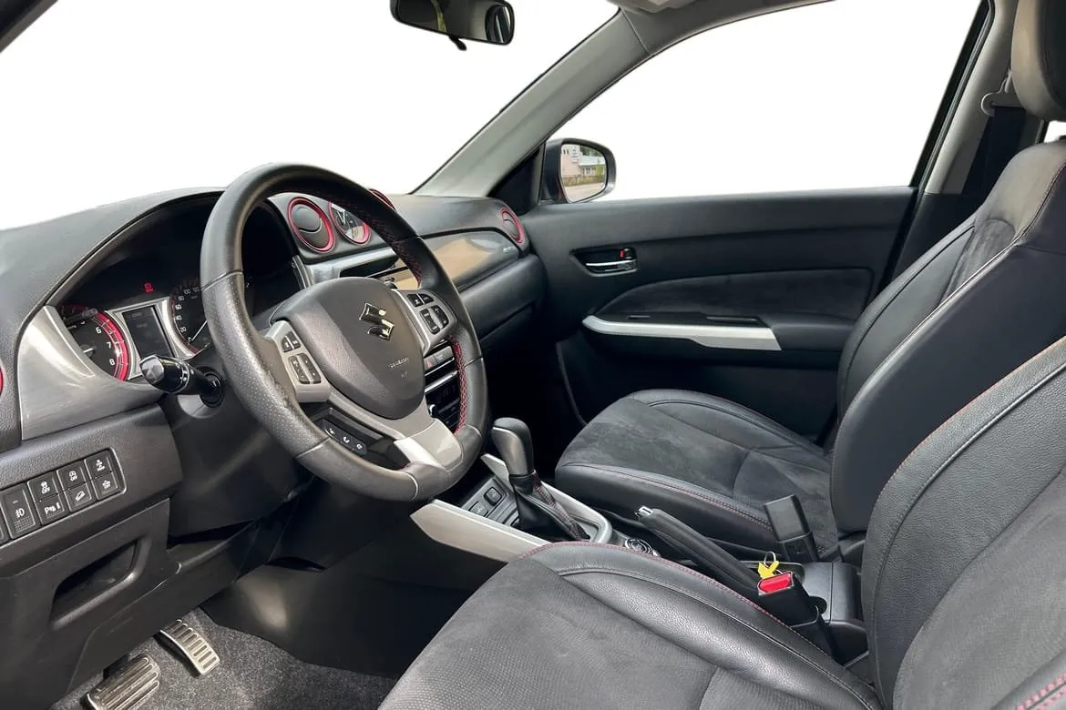 Vehicle image 12