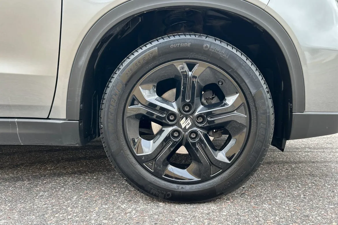 Vehicle image 15