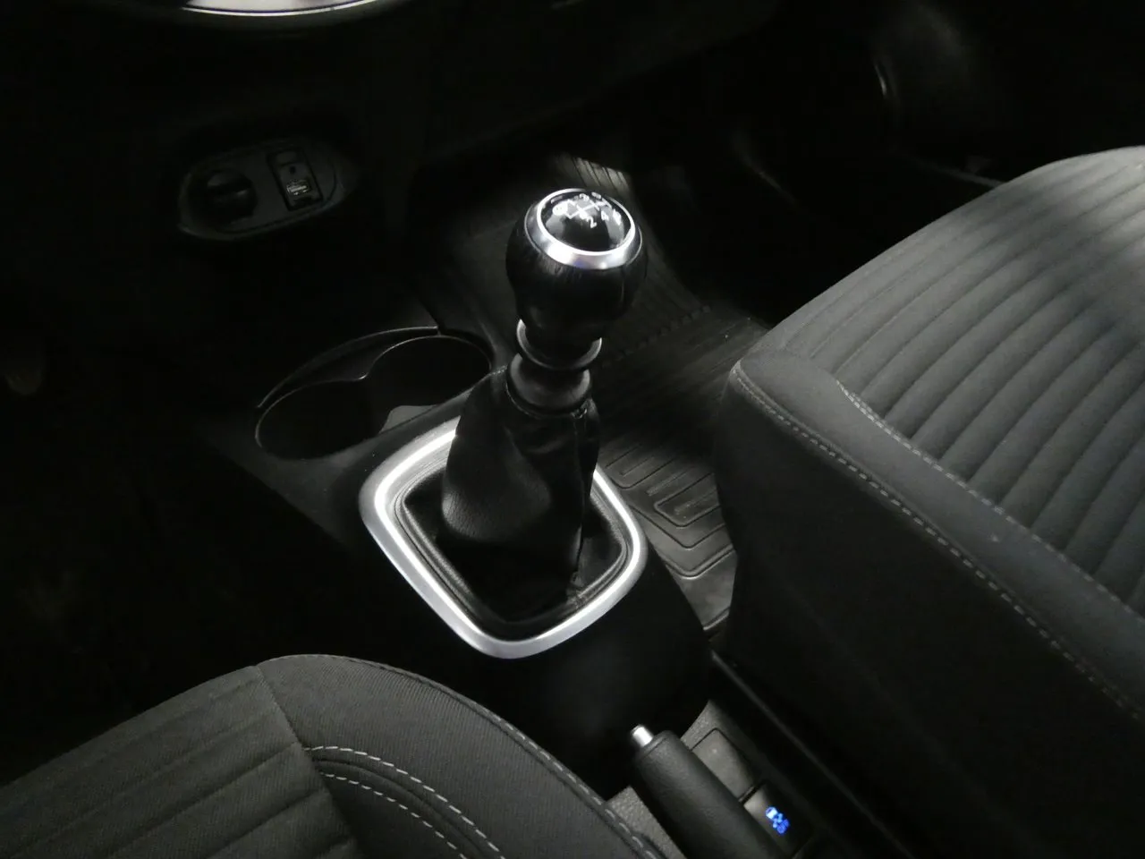 Vehicle image 16