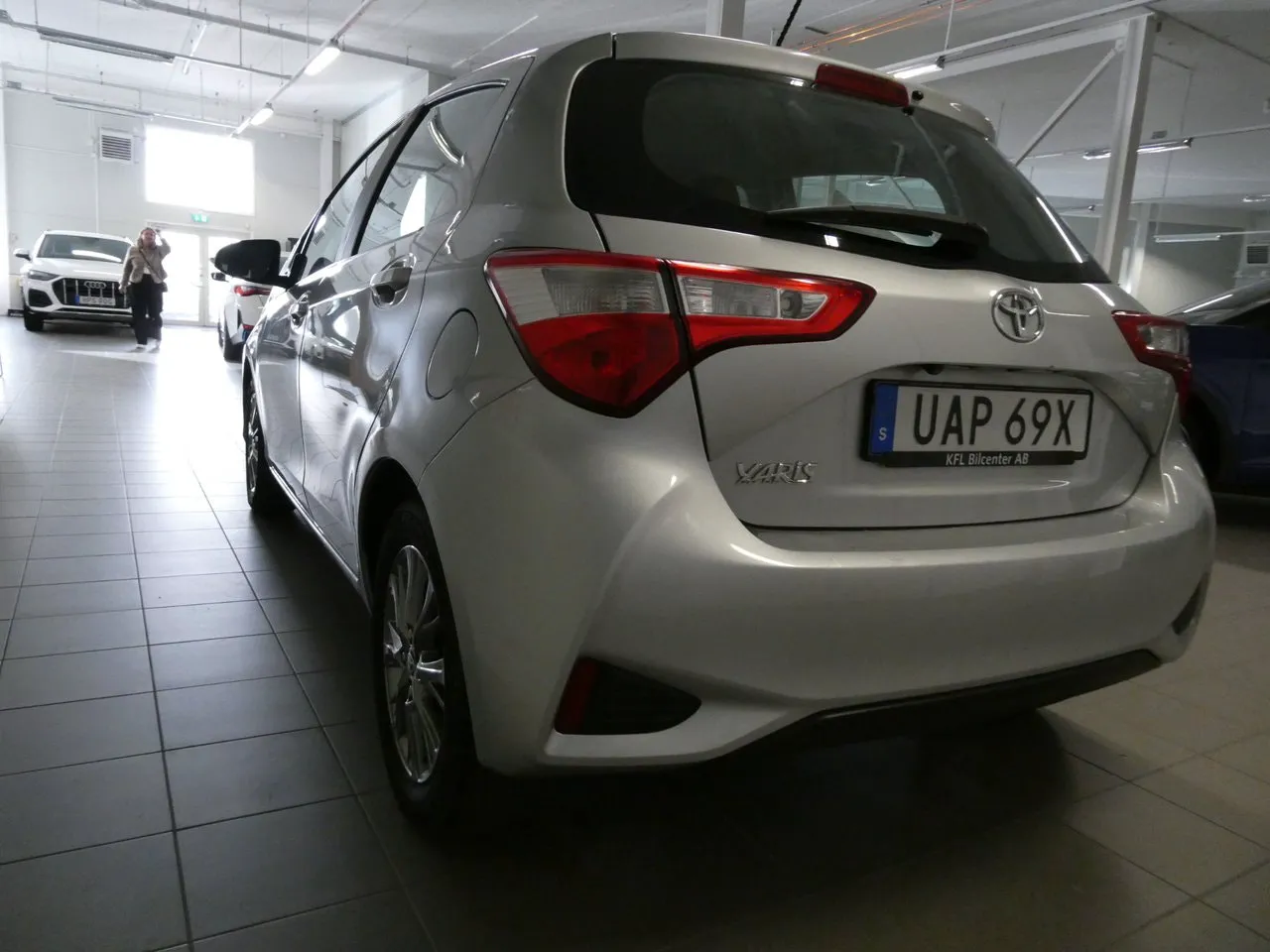 Vehicle image 7
