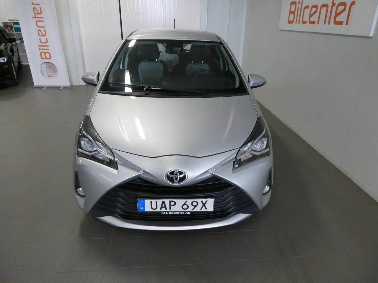 Vehicle image 10