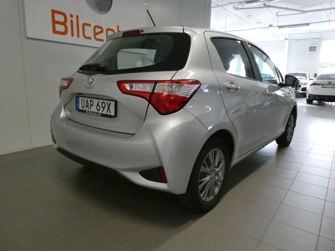 Vehicle image 5