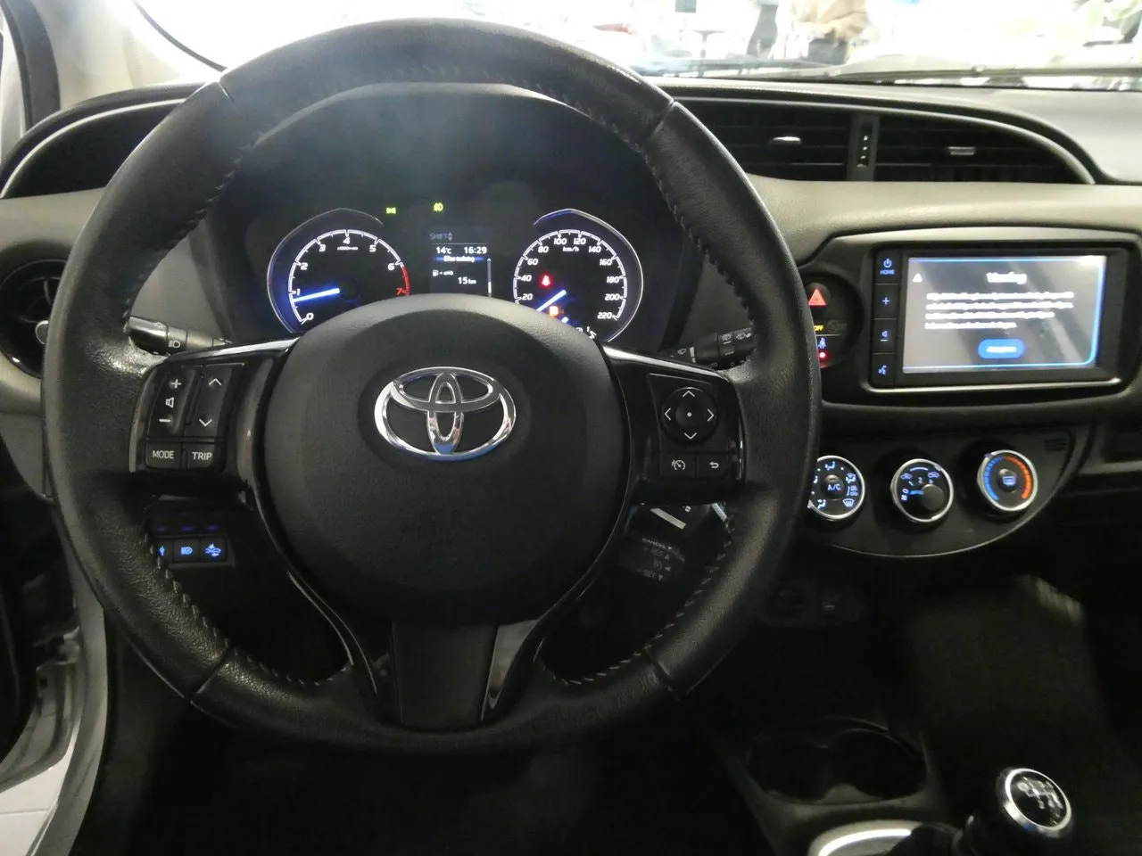 Vehicle image 14