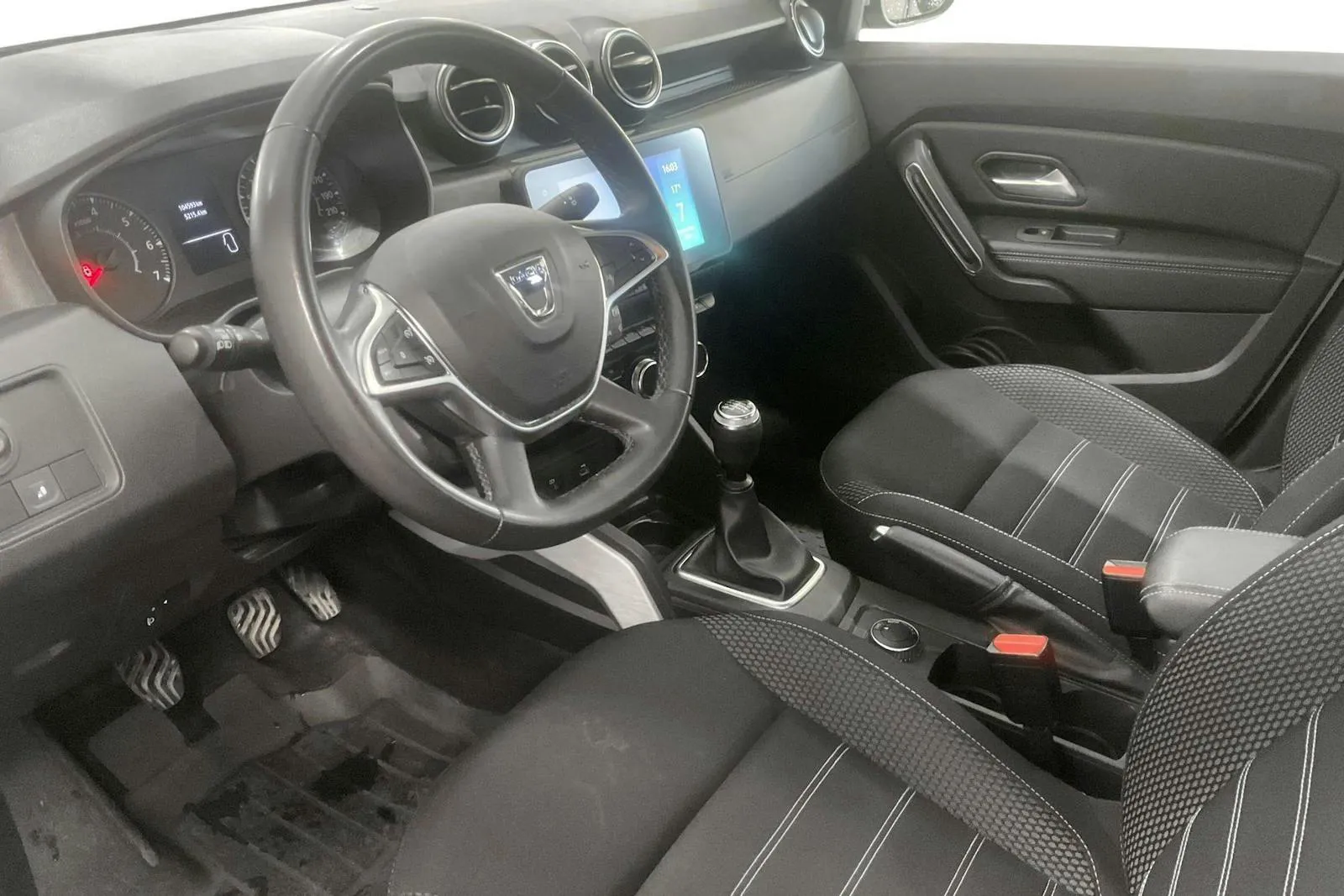 Vehicle image 16