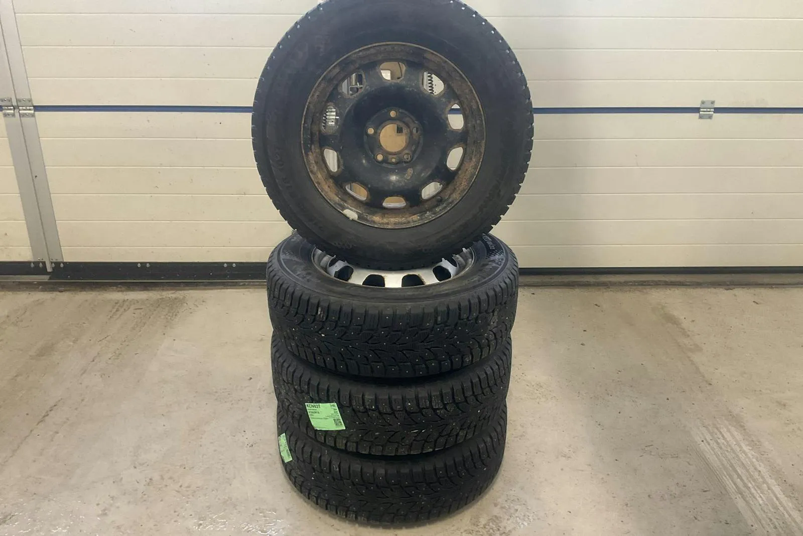 Vehicle image 17