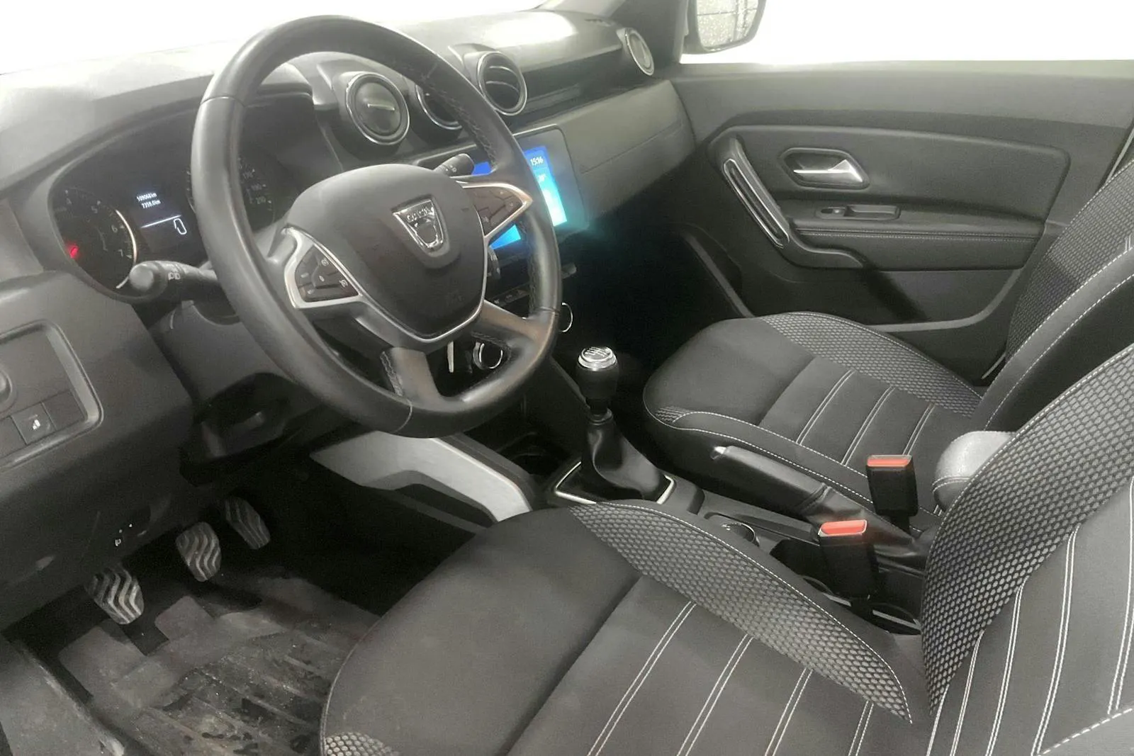 Vehicle image 16