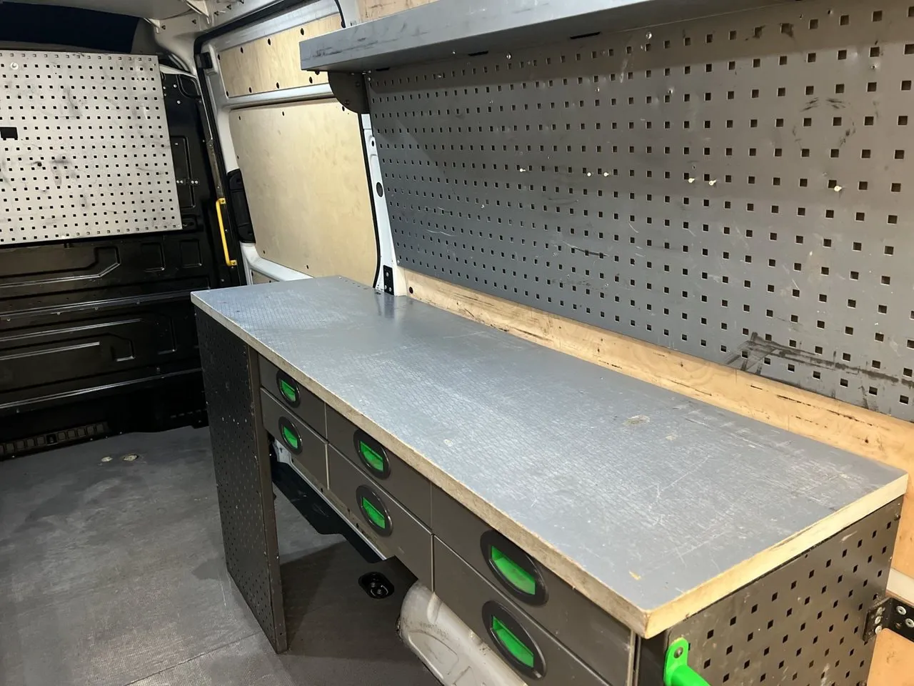 Vehicle image 16