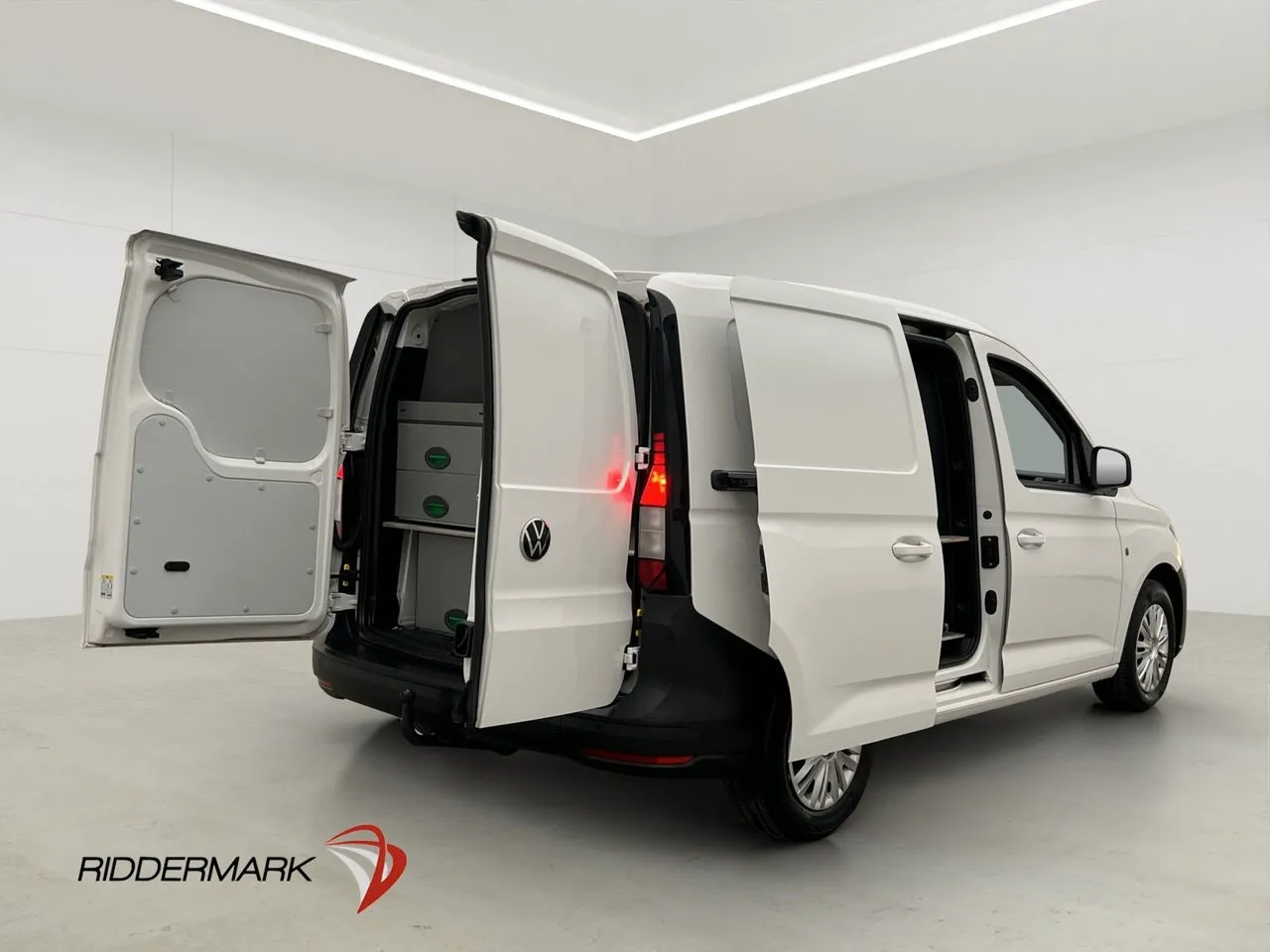 Vehicle image 32