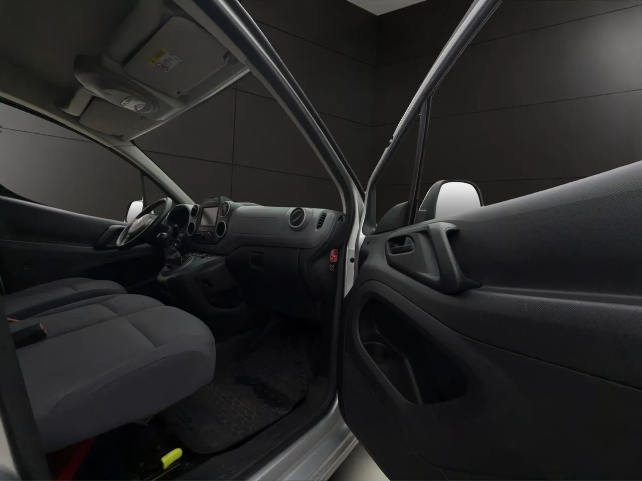 Vehicle image 23