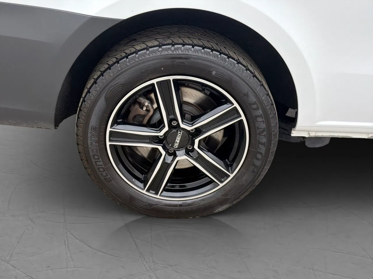 Vehicle image 30