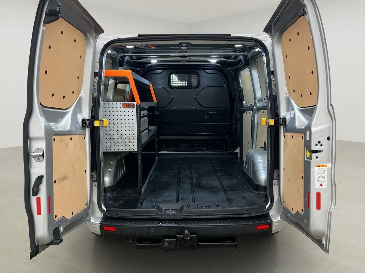 Vehicle image 15