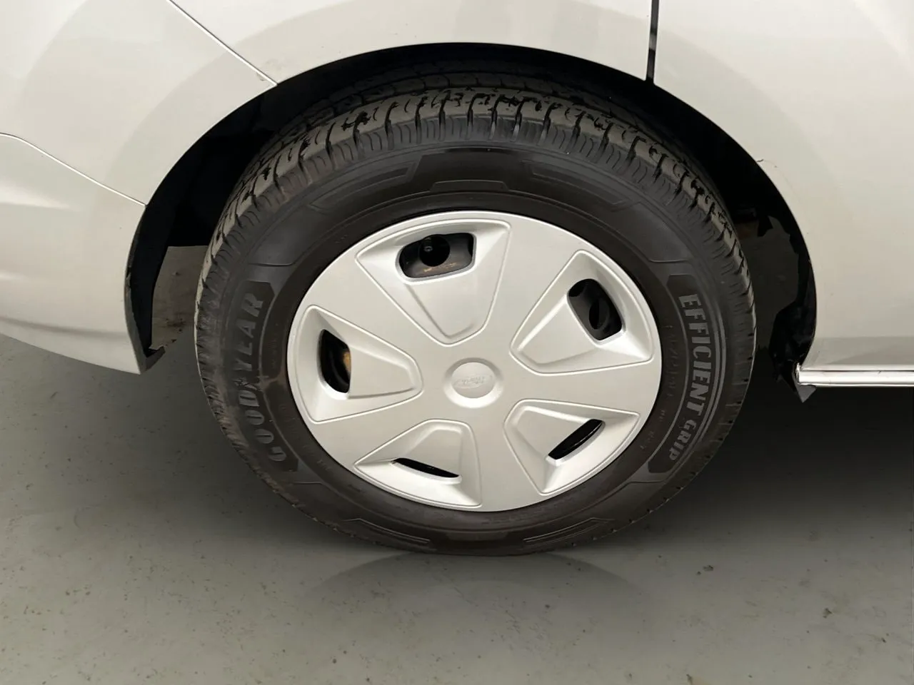Vehicle image 32