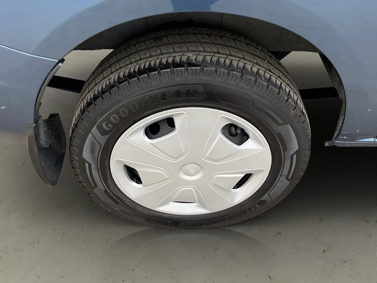 Vehicle image 32