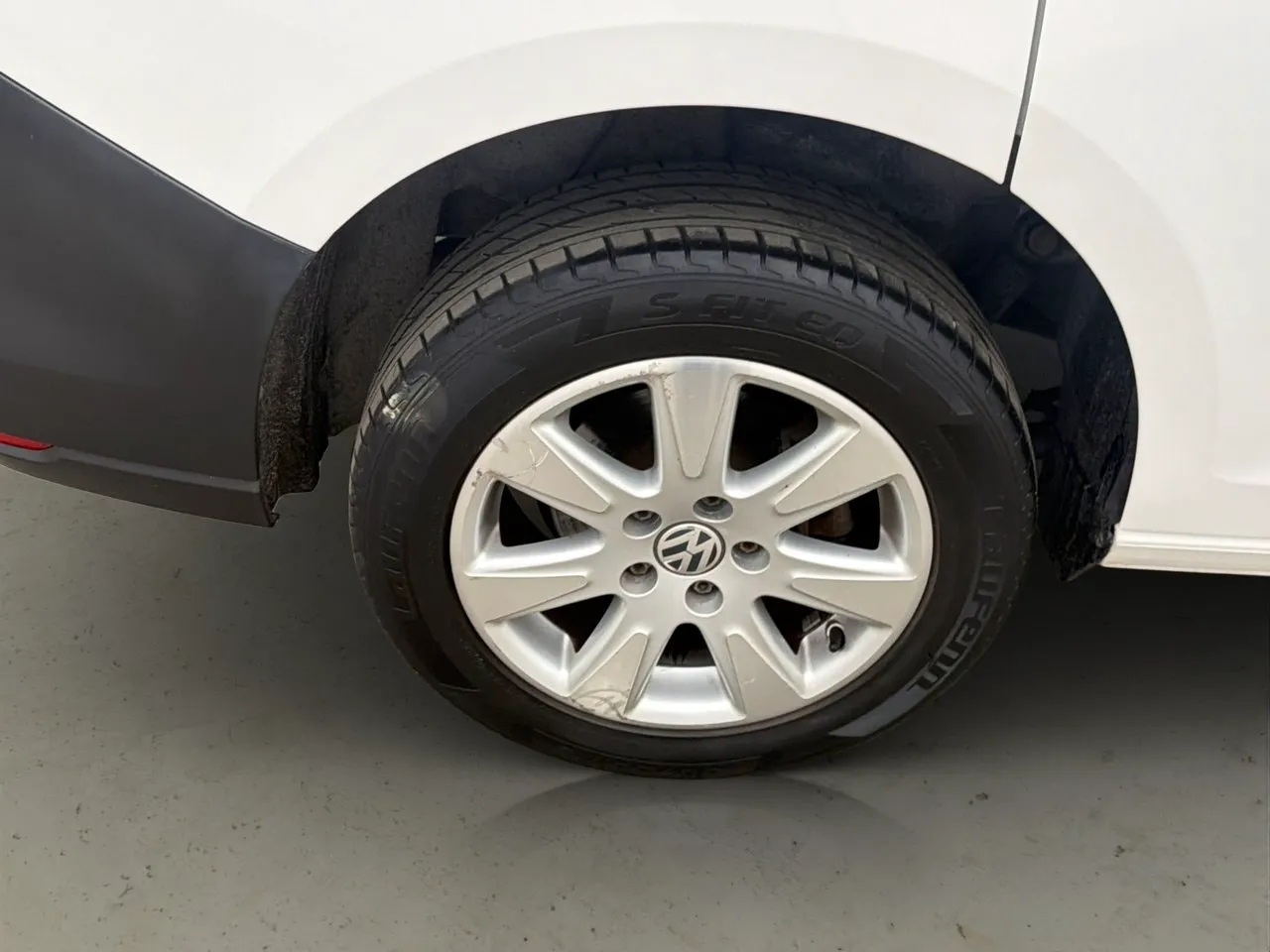 Vehicle image 33