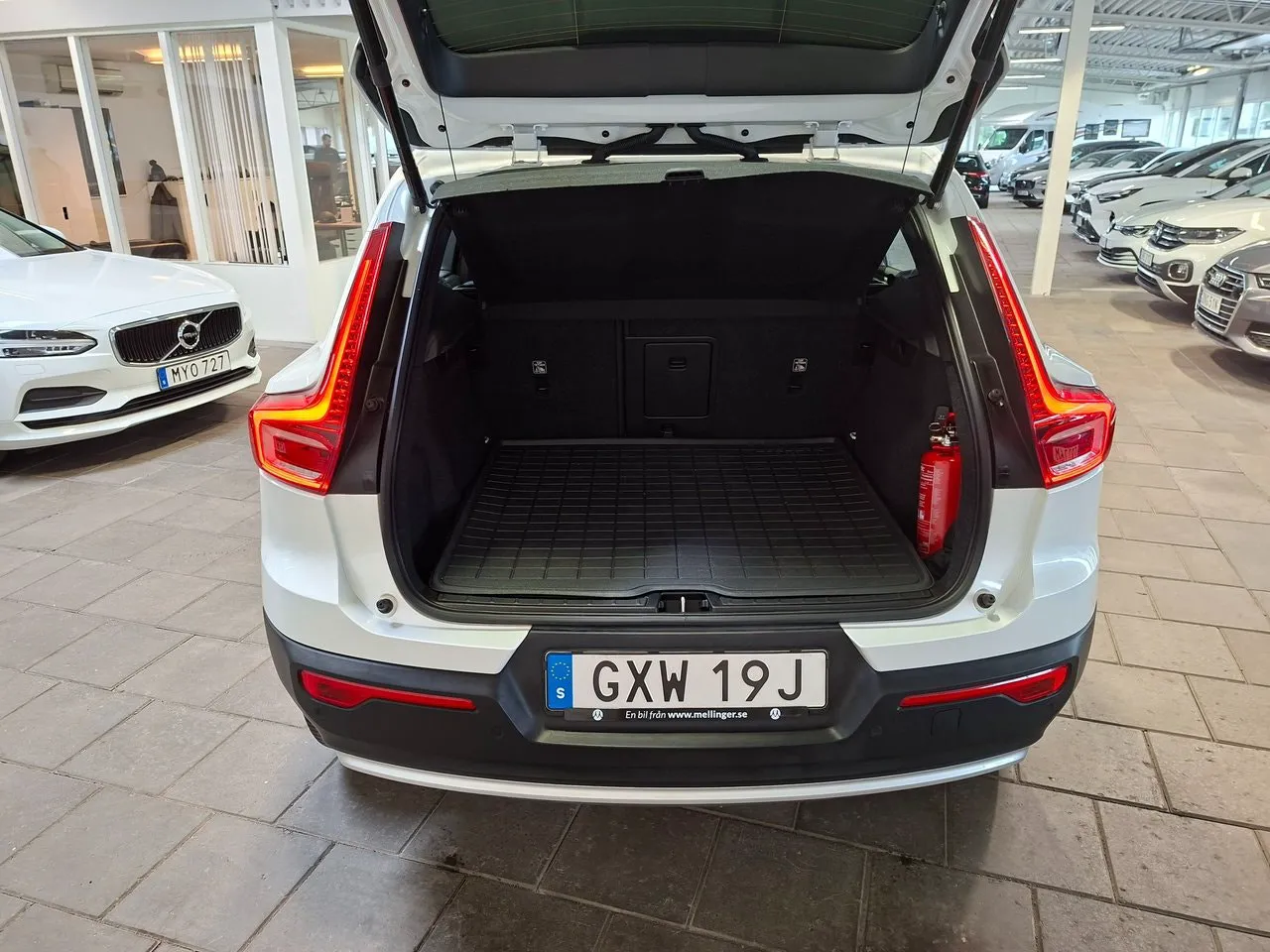 Vehicle image 14