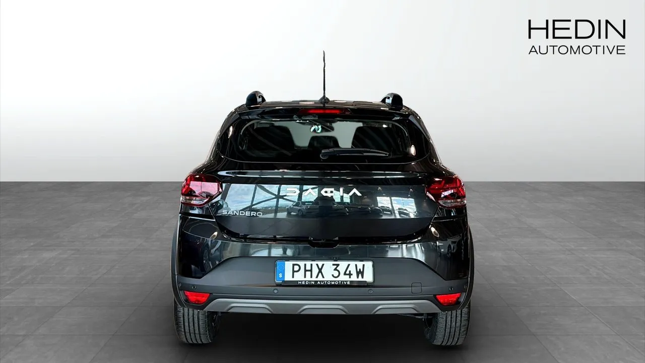 Vehicle image 6