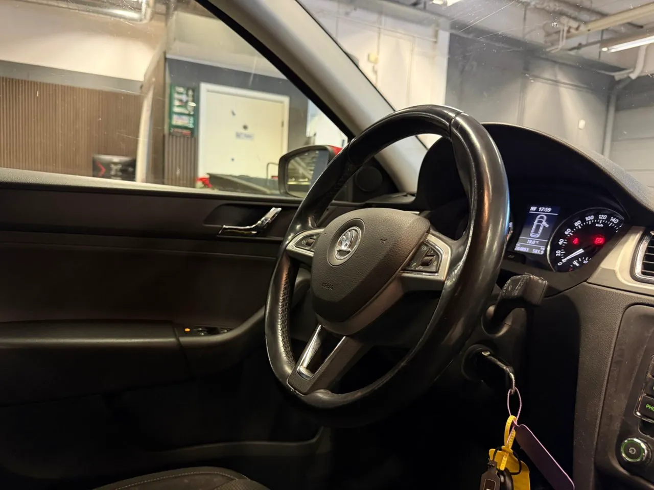Vehicle image 14