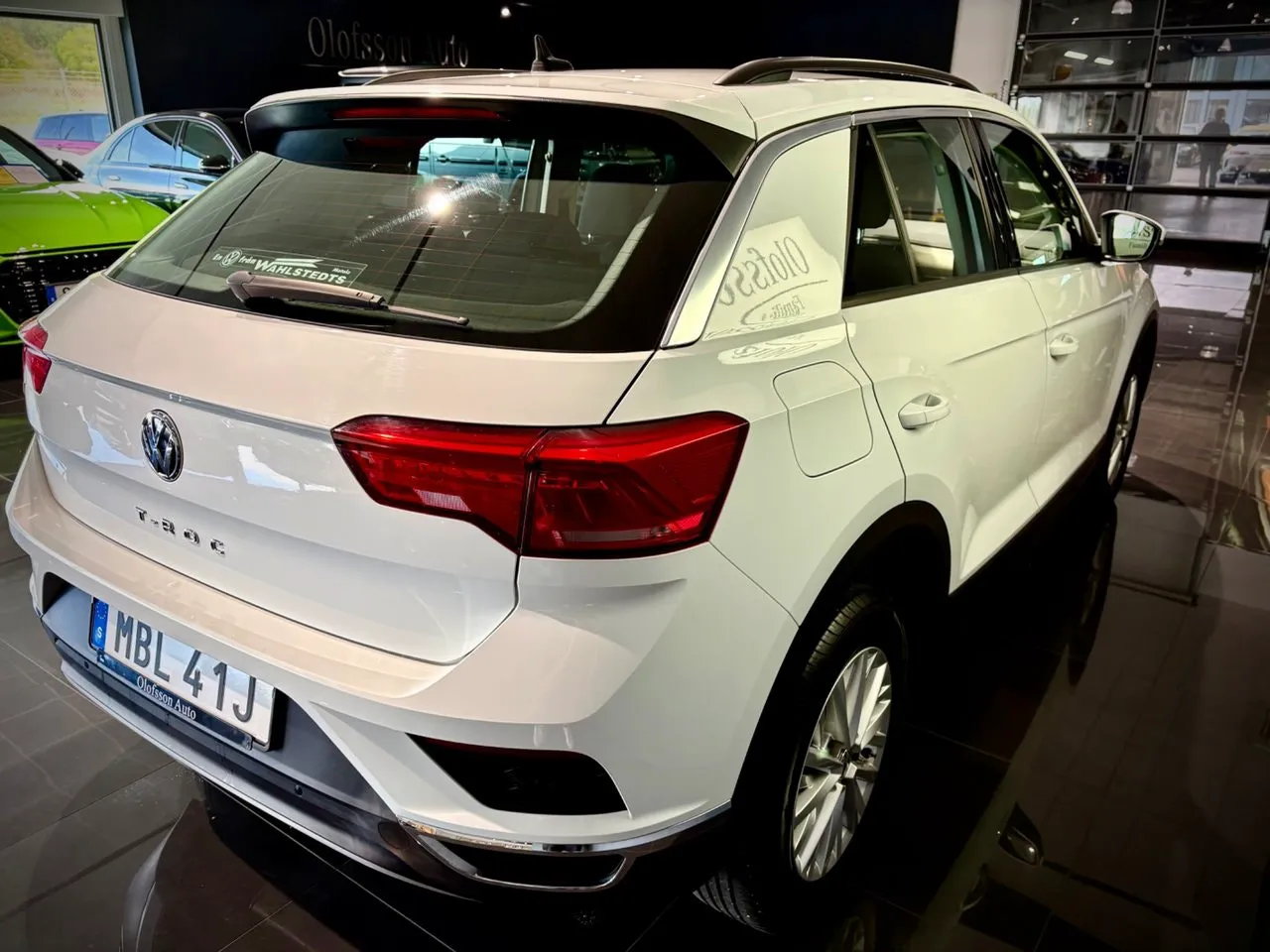 Vehicle image 11
