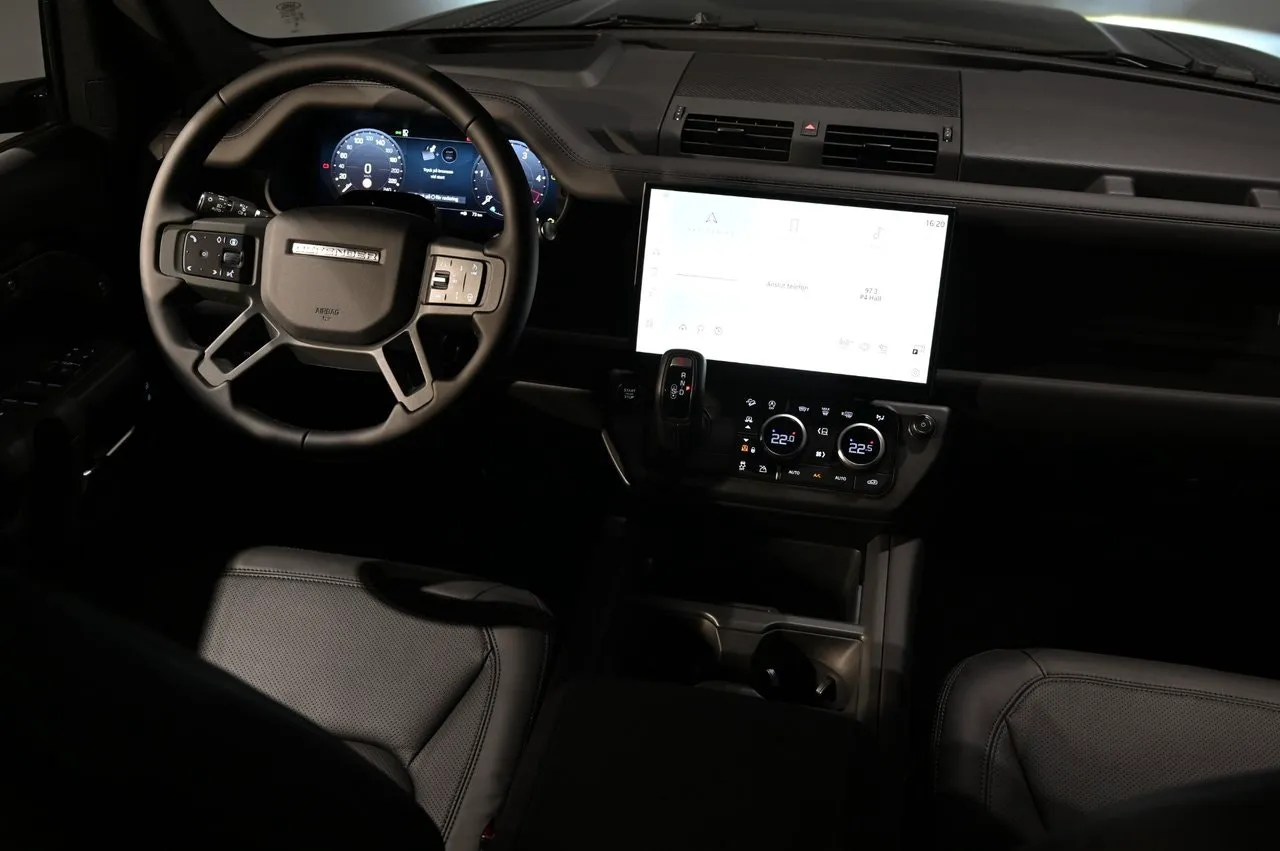 Vehicle image 10