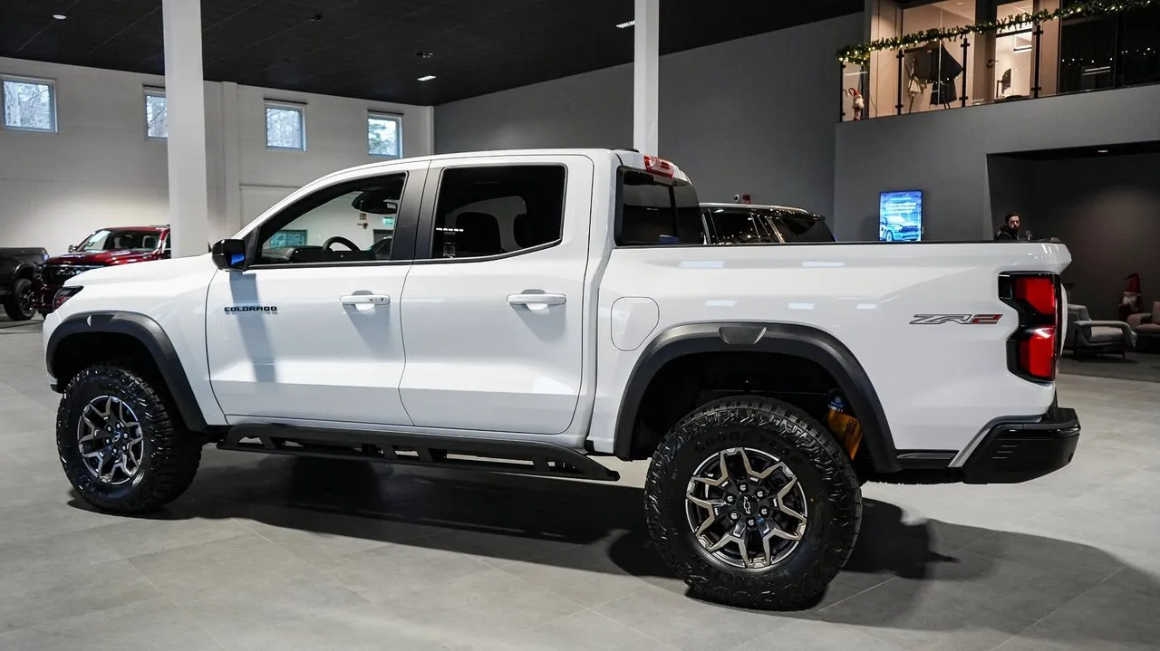 Vehicle image 3
