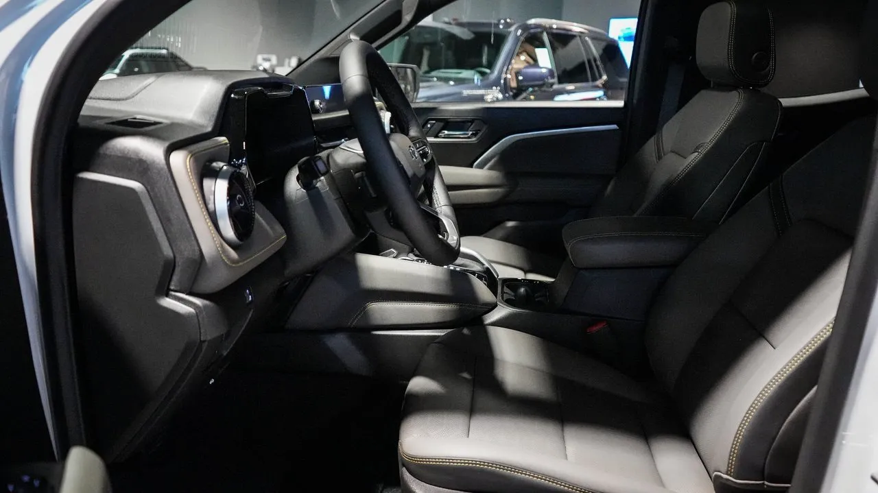 Vehicle image 19