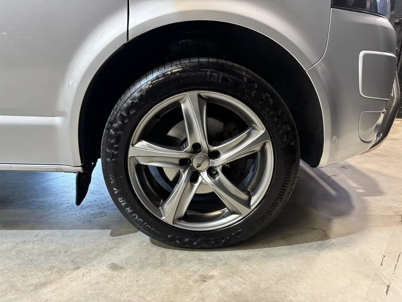 Vehicle image 17