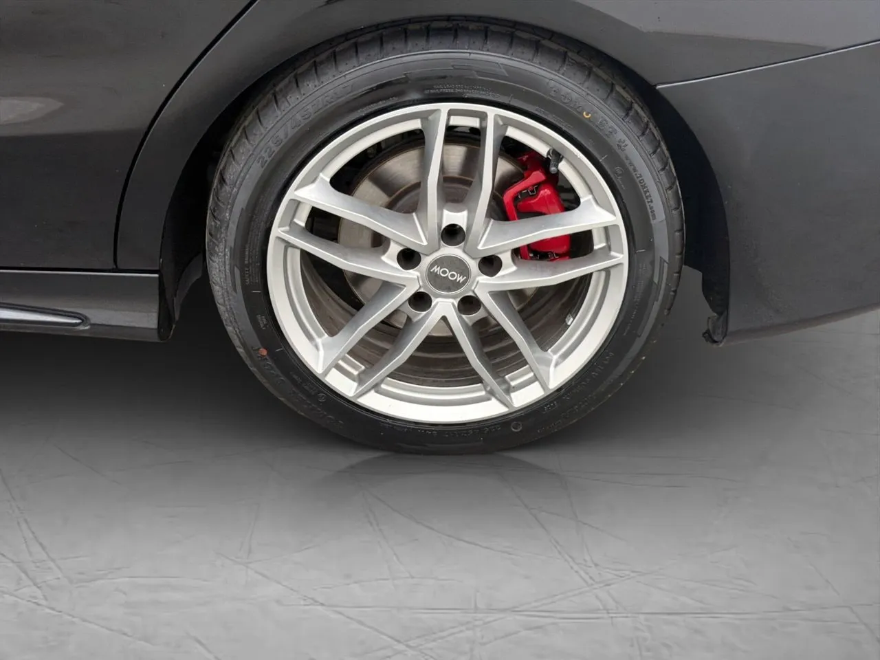 Vehicle image 32