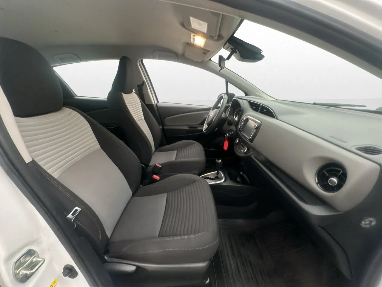 Vehicle image 25