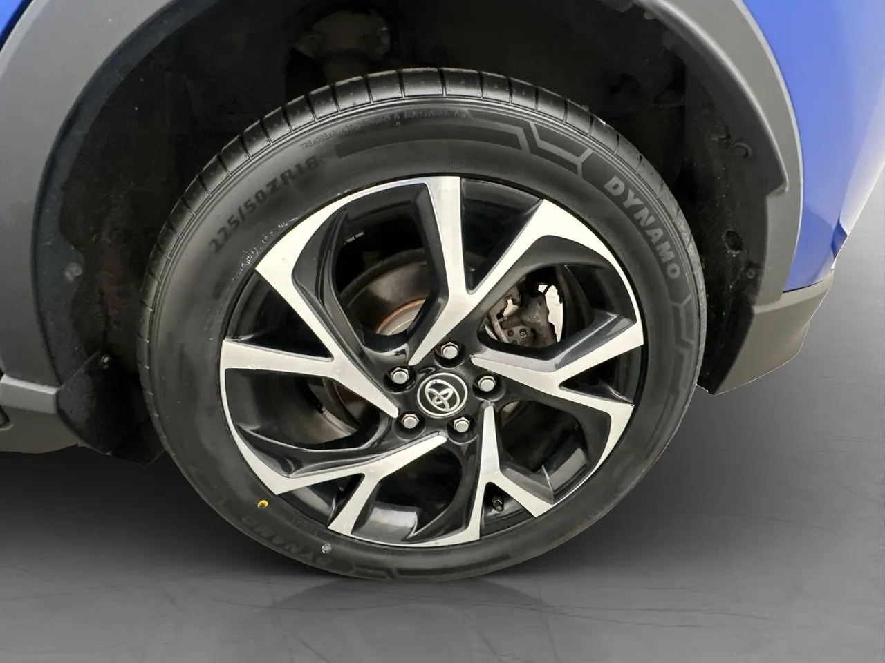 Vehicle image 32