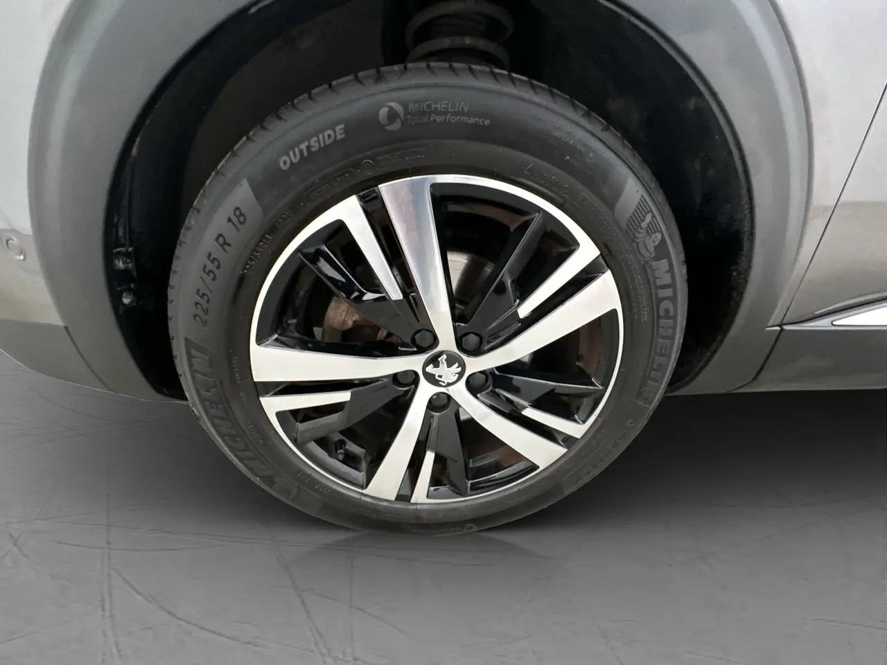 Vehicle image 32