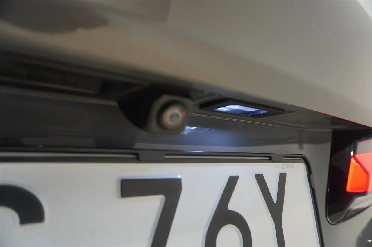 Vehicle image 18