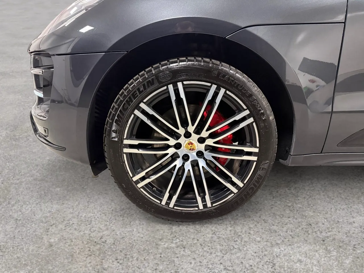 Vehicle image 18