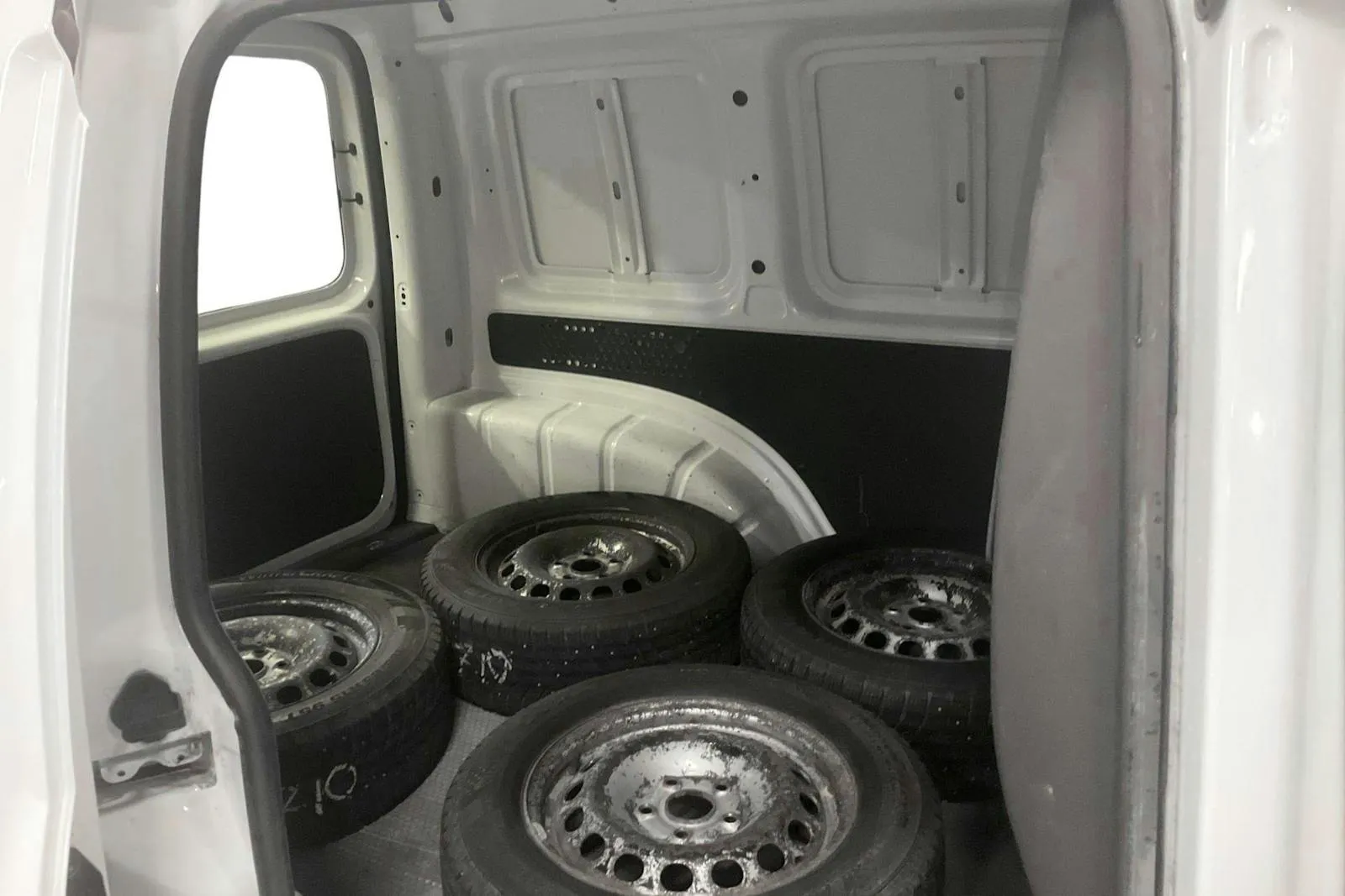 Vehicle image 7