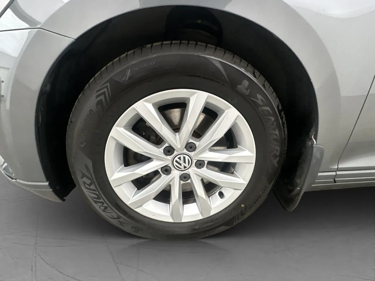 Vehicle image 23
