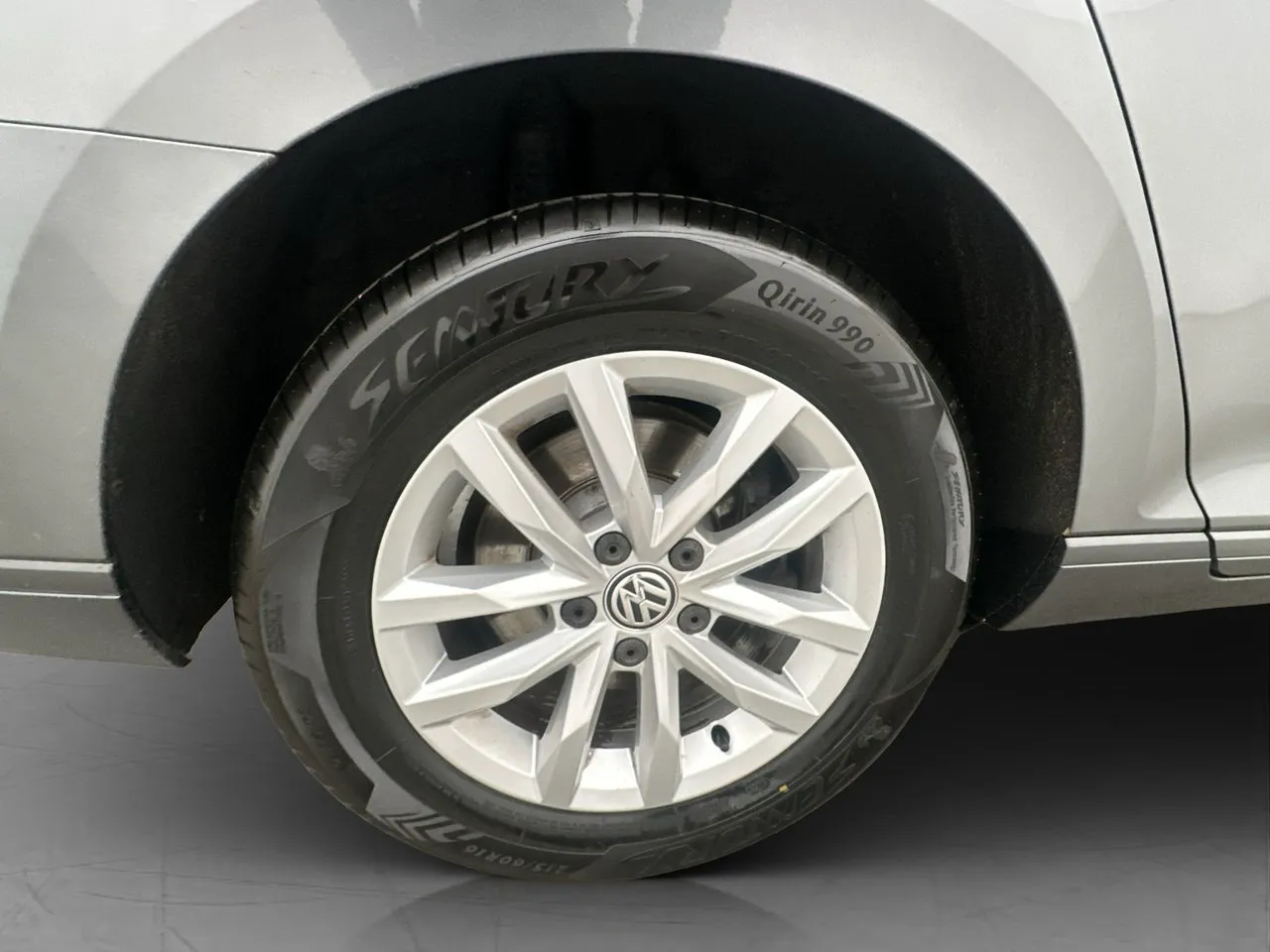 Vehicle image 25