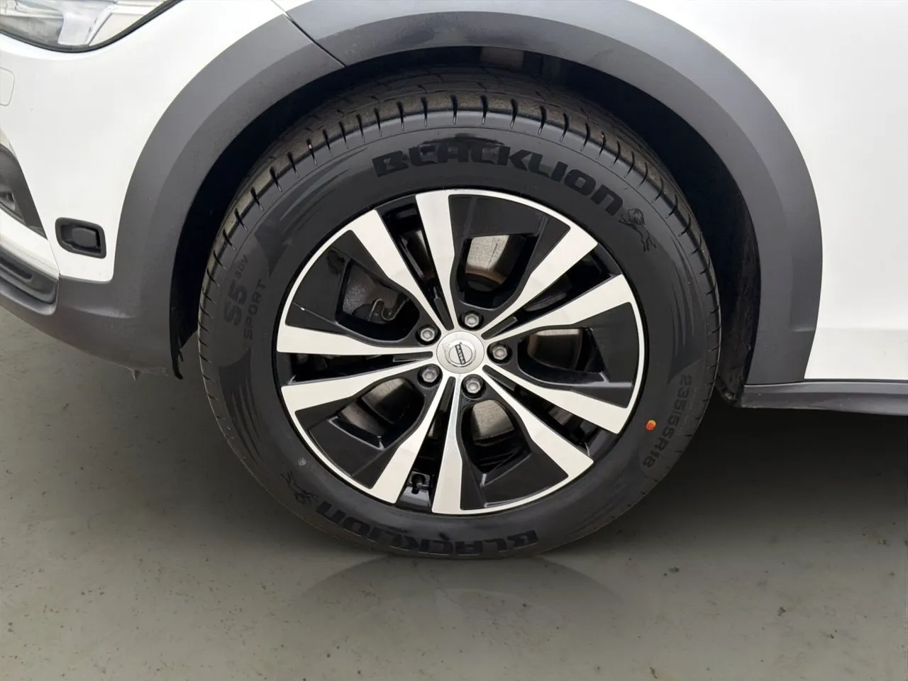 Vehicle image 30