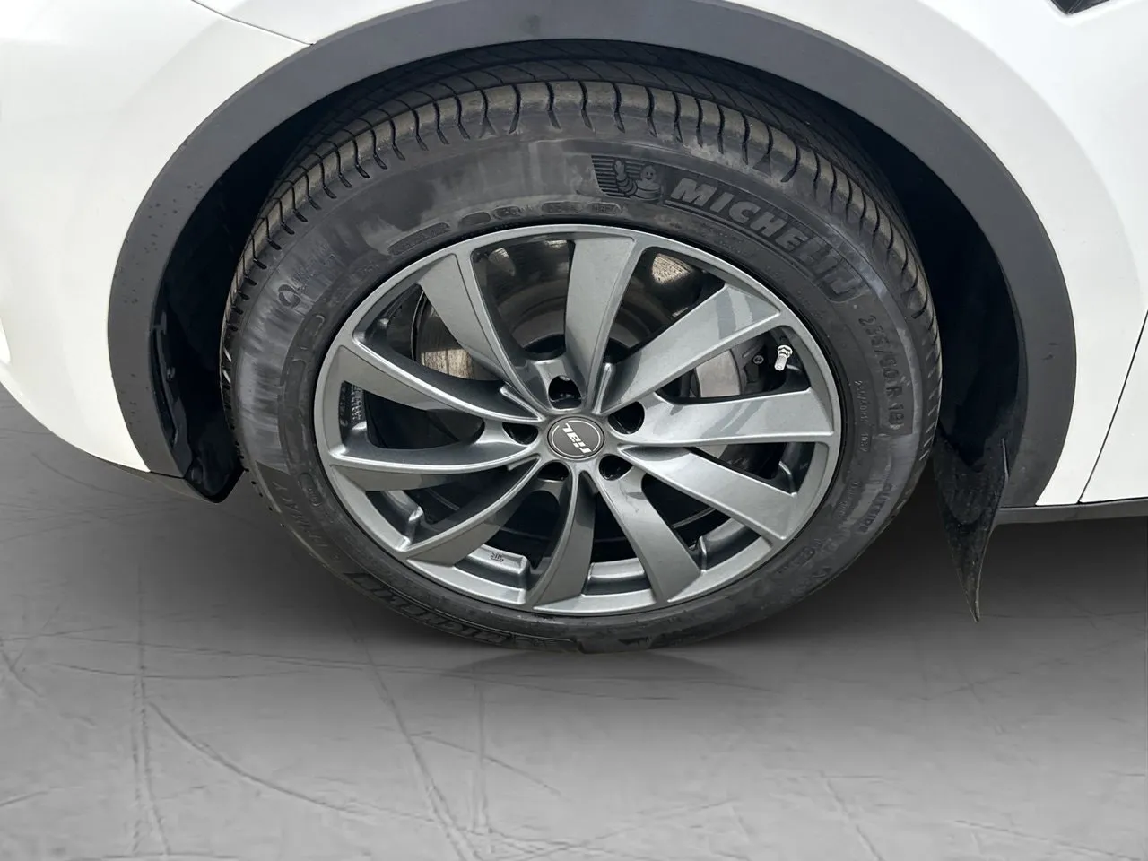 Vehicle image 32