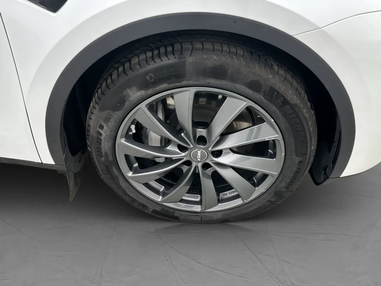 Vehicle image 35