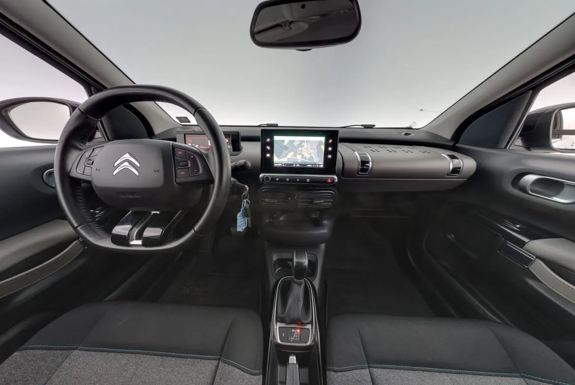 Vehicle image 11