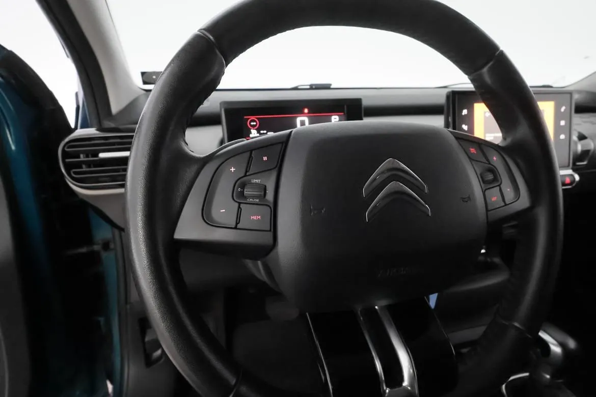 Vehicle image 14