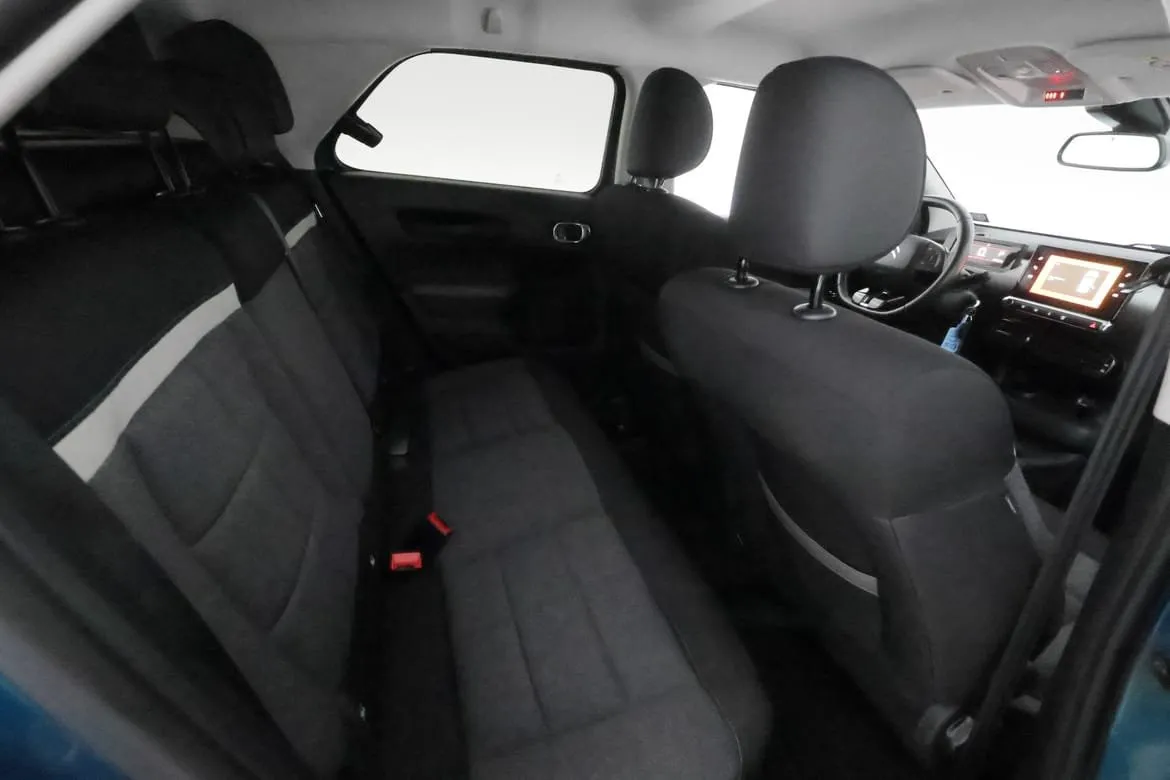 Vehicle image 19