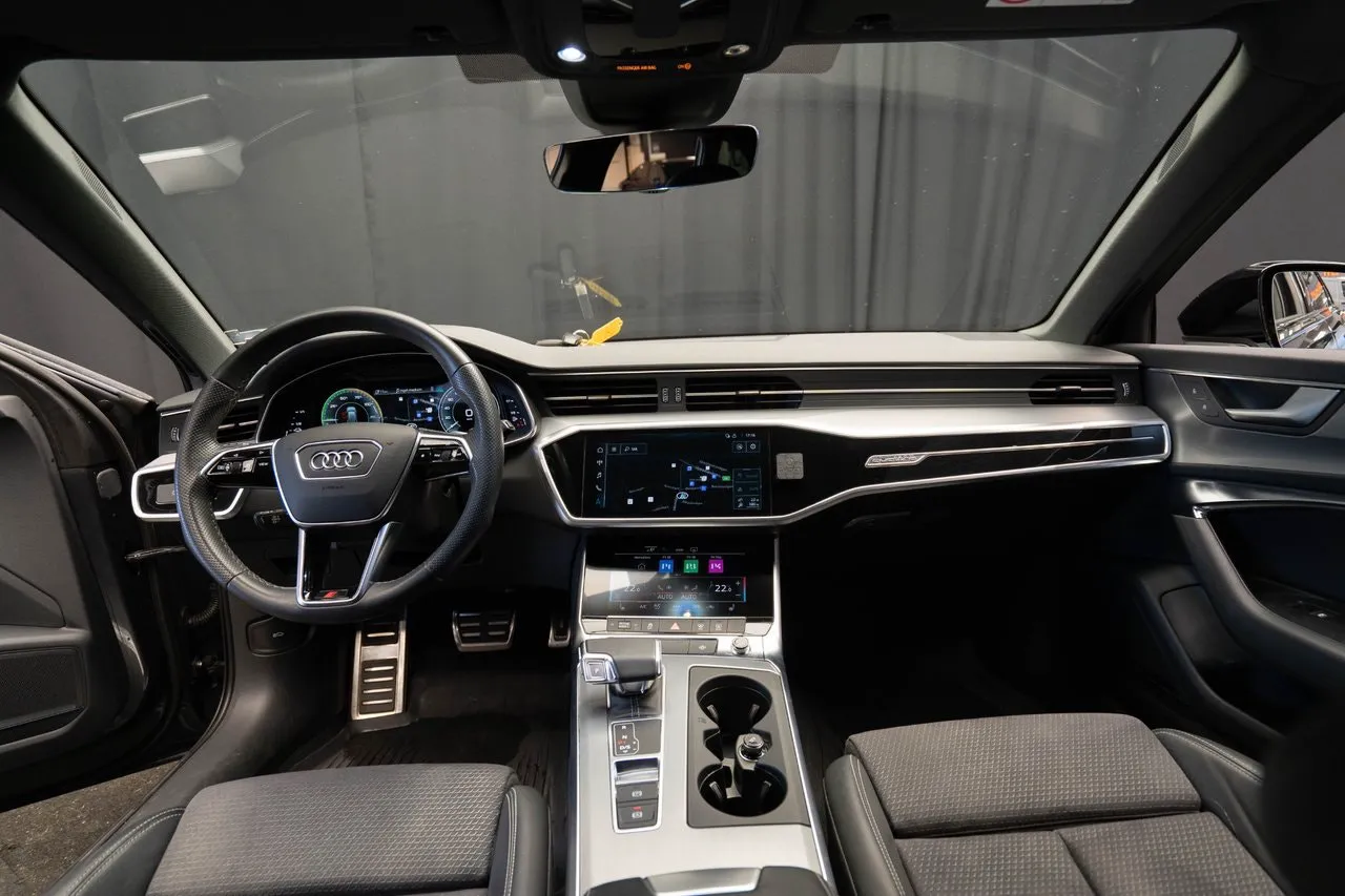 Vehicle image 15