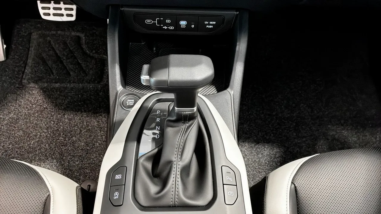 Vehicle image 16